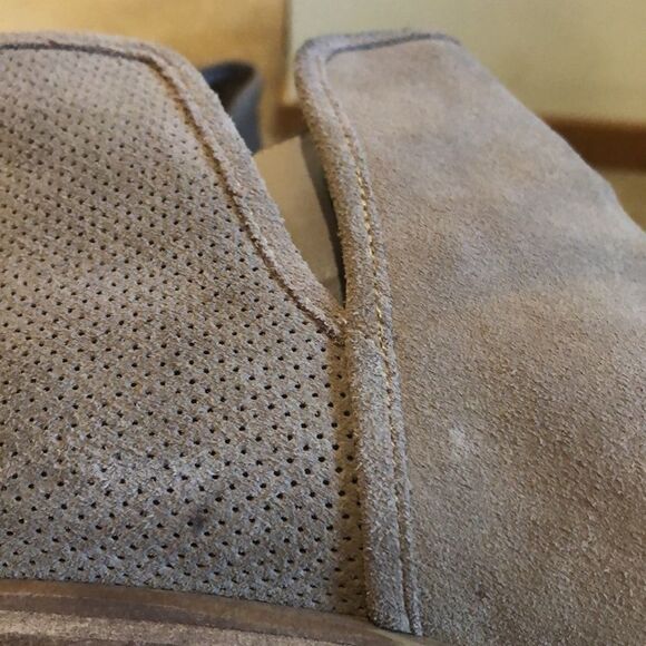 𝅺Hinge suede tan ankle booties - Picture 13 of 15